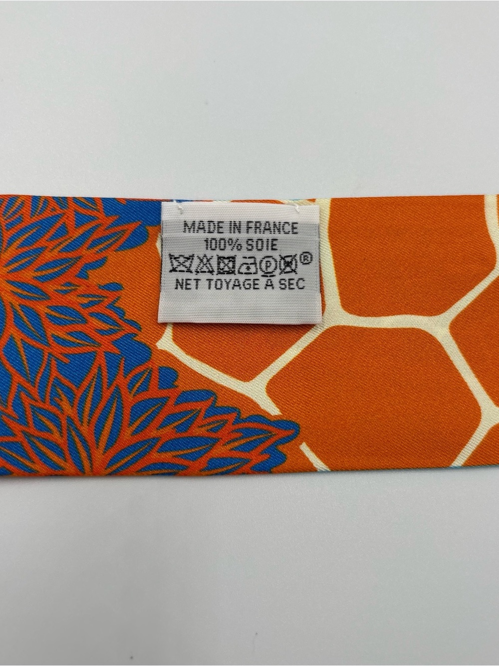 Hermès The Three Graces Twilly Scarf Blue Orange Giraffe Floral Silk - Picture 5 of 6